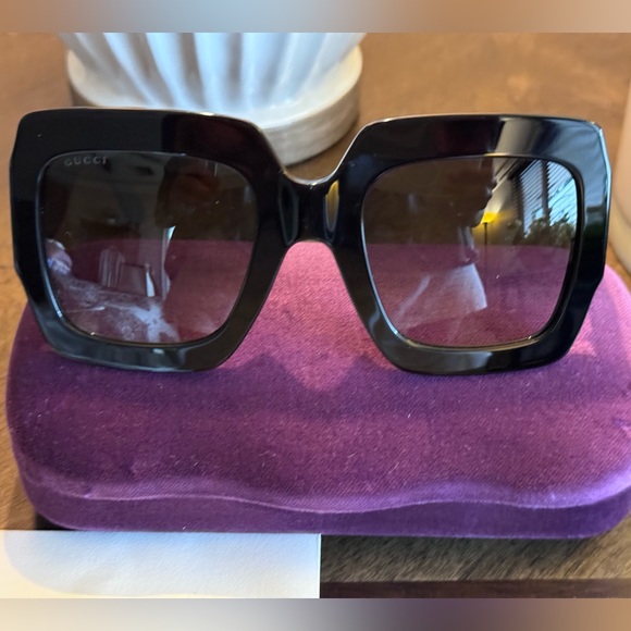 Oversized square Gucci sunglasses - Picture 8 of 16